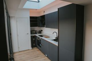 Stylish Ground Floor Apartment - 5
