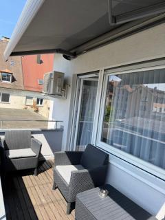 City Wohnung FN L 5 KLIMATISIERT mit Balkon und Küche - 8