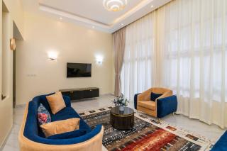 Elegant 4BR Townhouse with pool near Wilson Airport - 0