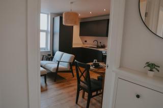 Modern First Floor Apartment - 7