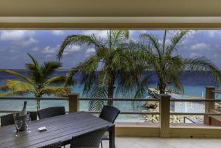 Oceanfront Apartment Yellow Tail Snapper at Den Laman - 9