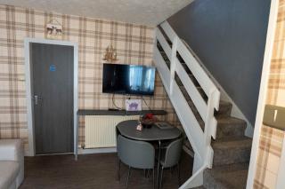 1BR Charming Cottage in Central Moffat - 8