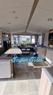 Taylor Tides Caravan - 0