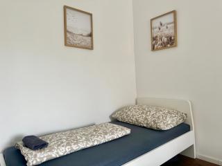 Modern Design Apartment with Garden & Free Parking - 1