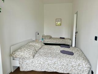 Modern Design Apartment with Garden & Free Parking - 8