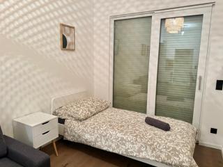 Modern Design Apartment with Garden & Free Parking - 3