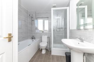 Contractors- Long Stays Discounts , Parking , Wi-Fi - 3