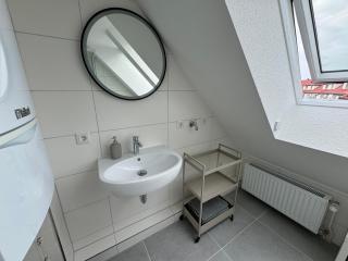 Sunny attic apartment - 7