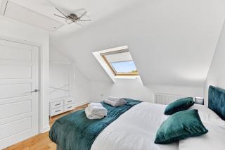 Contractors, 5BR-10Beds, Long-Stay Discounts, Parking, Bedford - 1