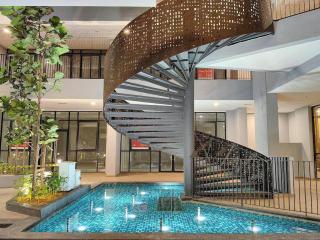 Bukit Indah Skytree Comfort Creamy Studio Apartment - 2