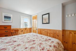 Cape Cod Water View Cottage—Steps to Private Beach - 8