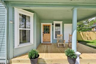 Cozy & Spacious Retreat with Fire Pit and Outdoor Lounge in Siloam Springs, Arkansas - 1