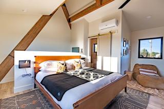 Modern Pet-Friendly A-Frame Cabin Retreat with Stargazing Deck & Mountain Views near Grand Canyon South Rim & Williams, Arizona - 5