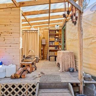 Creekside Geodesic Dome Retreat with Expansive Nature Views in Jacksonville, Oregon - 5