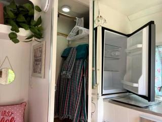 Charming Vintage Shasta Camper with Riverside Glamping Charm Near Pavilion Food Truck Scene in Mayhill, New Mexico - 7