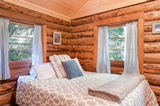 Rustic Off-Grid Cabin with Creekside Views & Sauna Access Near Bear Creek Pond, Hope Alaska - 7