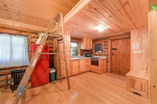 Rustic Off-Grid Cabin with Creekside Views & Sauna Access Near Bear Creek Pond, Hope Alaska - 4