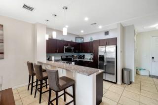 Modern Gated Townhouse with Heated Pool Access Near Beaches – Pompano Beach, Florida - 7
