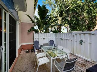 Modern Gated Townhouse with Heated Pool Access Near Beaches – Pompano Beach, Florida - 6