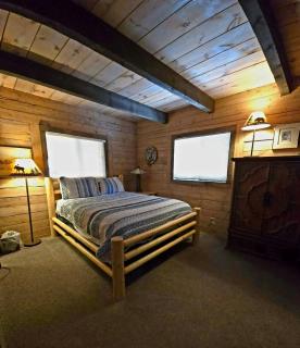 Handcrafted Cozy Cabin Retreat with Scenic Mountain Views in McCall, Idaho - 8