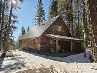 Handcrafted Cozy Cabin Retreat with Scenic Mountain Views in McCall, Idaho - 0
