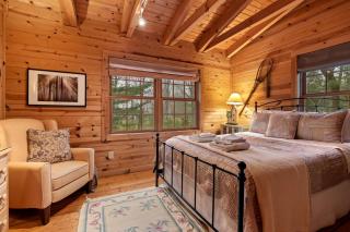 Peaceful Forest Cabin with Hot Tub, Fireplace & Outdoor Lounge in Saugatuck, Michigan - 7