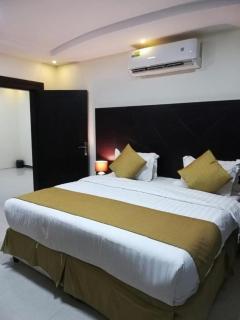 Pinewood International Guest House - 6