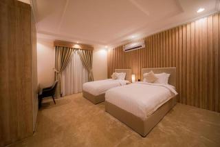 Pinewood International Guest House - 1