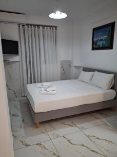 Νektarios - Modern Studio near Port & Center of Piraeus, 2min Bus,Self Check-in - 2