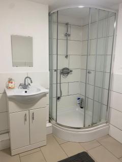 Vining Street 4 Bed Apartment - 4