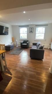 Vining Street 4 Bed Apartment - 3