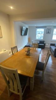 Vining Street 4 Bed Apartment - 2
