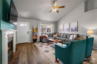 Cozy Retreat w/ Soaker Tub & Family Entertainment Area in Siloam Springs, Arkansas - 8