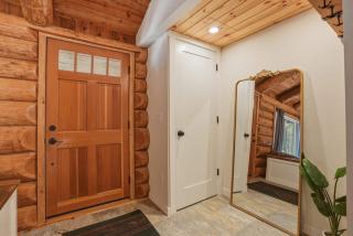 Lucky Logger Cute and Cozy Cabin Getaway - 5