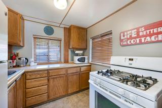 Cozy Pondside Cottage Cabin with Wood-Burning Stove & Private Deck Near Downtown Hope, Alaska - 7