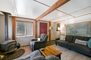 Cozy Pondside Cottage Cabin with Wood-Burning Stove & Private Deck Near Downtown Hope, Alaska - 3