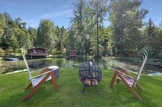 Cozy Pondside Cottage Cabin with Wood-Burning Stove & Private Deck Near Downtown Hope, Alaska - 1