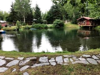 Secluded Rustic Log Cabin with Eagle Nest Views near Bear Creek Pond in Hope, Alaska - 3