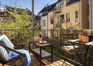 Cozy apartment with sunny balcony - 0