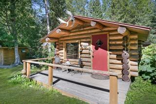 Spacious Family-Friendly Cabin with Bear Creek Pond Access Near Turnagain Arm, Hope Alaska - 0