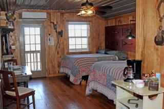 Sparta's Hidden Gem: Unique Views Cabin for an Intimate Escape - 5