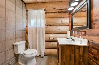 Historic Rustic Original Horse-Drawn Wood-Built Cabin with Bear Creek Pond Access & Bald Eagle Nest Near Hope, Alaska - 1