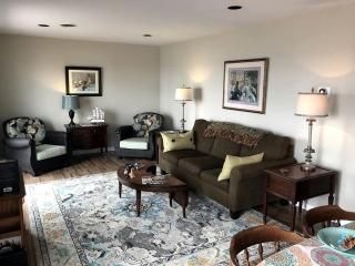 Beautiful Cottage with Private Hot Tub Overlooking Lake near Rochester, New York - 7