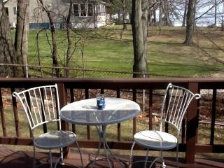 Beautiful Cottage with Private Hot Tub Overlooking Lake near Rochester, New York - 3