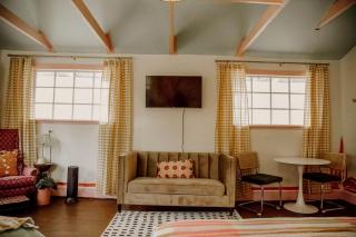 Chic Retreat: Glamping Fun Awaits You and Your Besties in Tracy City, TN - 1