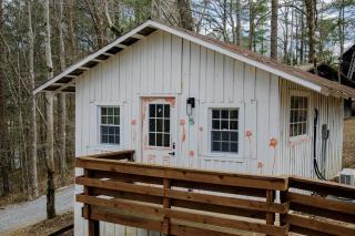 Chic Retreat: Glamping Fun Awaits You and Your Besties in Tracy City, TN - 0