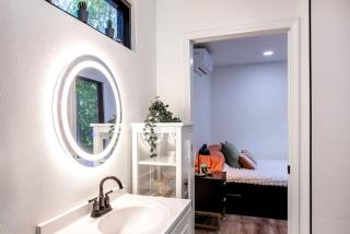 Minimalist Luxury: Fully Equipped Modern Container, Hidden Getaway near Lake Livingston, TX - 9