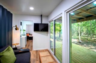 Minimalist Luxury: Fully Equipped Modern Container, Hidden Getaway near Lake Livingston, TX - 5