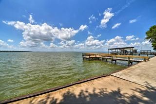 Minimalist Luxury: Fully Equipped Modern Container, Hidden Getaway near Lake Livingston, TX - 4