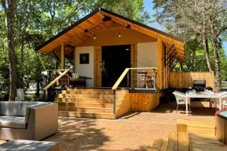 Cozy Lakefront Glamping Cabin with Private Patio near Austin, Texas - 6